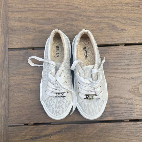 Michael Kors Girls “IMA REBEL-888”  shoes size 13 Youth new never worn MK - Picture 2 of 9